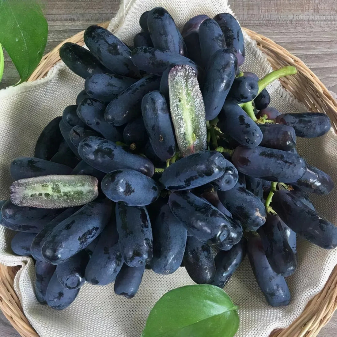 ✨last day 50% off 🍇 high-quaility sapphire grapes seeds🍇✨ 98% germination（high yield）🔥 buy 1 get 1 free! 🔥